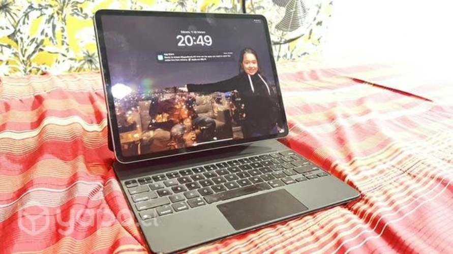 Ipad pro 5 gen. 256 gb chip m1 + magic keyboard