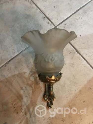 Lámpara antigua de bronce muro