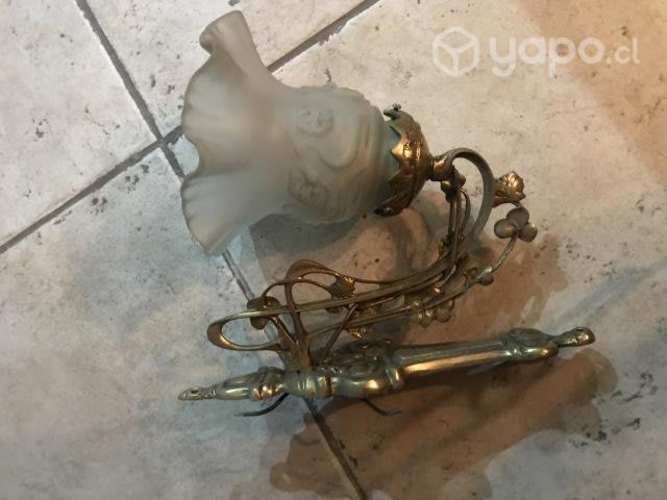 Lámpara antigua de bronce muro