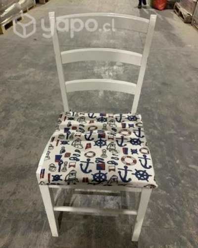 2 Sillas blancas de madera con cojin. Precio x uni