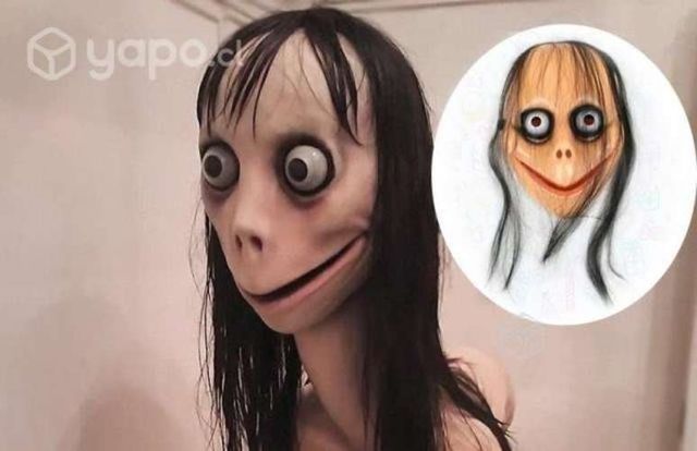 Mascara Rígida de el Reto del Momo de Plastico PVC