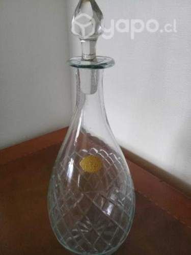 Botella de agua en cristal