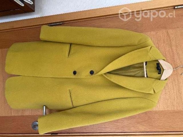 Abrigo Basement Basic color mostaza