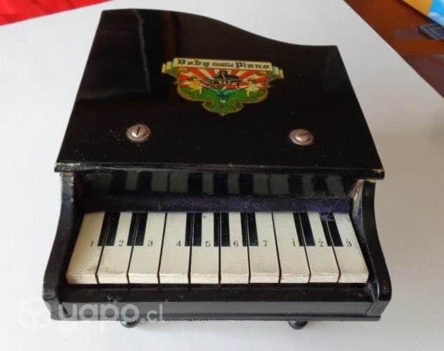 Antiguo piano de juguete de madera años 60