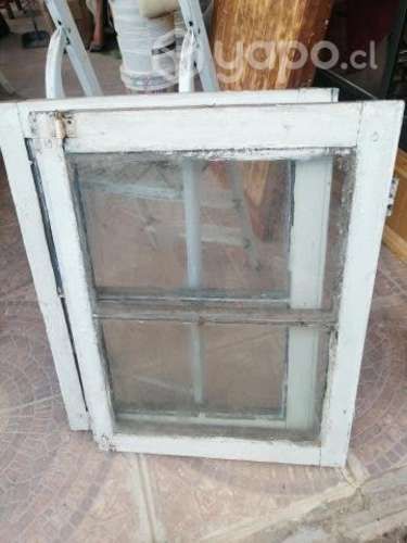 Ventana de madera con vidrio