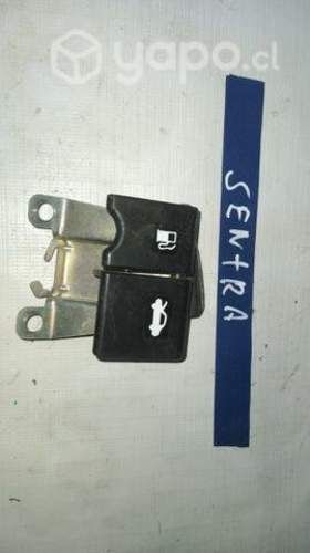 Palanca manilla capo bencina Nissan Sentra 2018