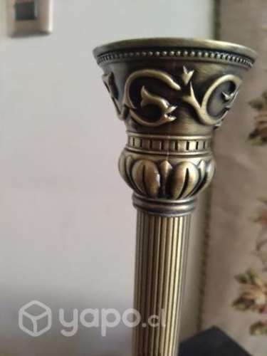 Candelabro bronce labrado antiguo