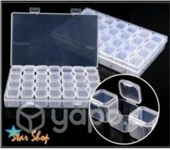 Caja plástica organizadora con 28 compartimientos