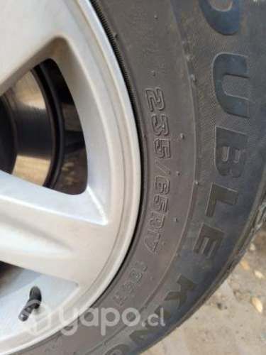 4 neumáticos y uno con llanta conversable