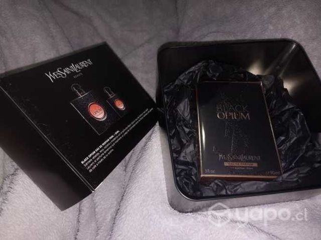 Perfume black opium Yves Saint Laurent