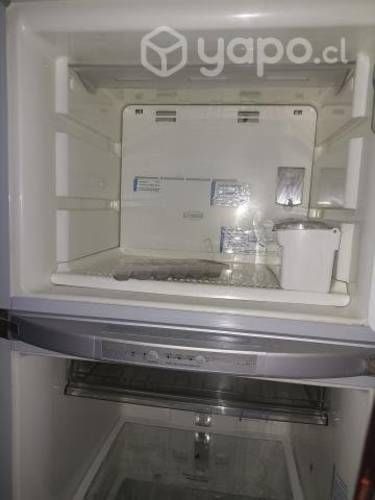 refrigerador Whirlpool dos puertas.