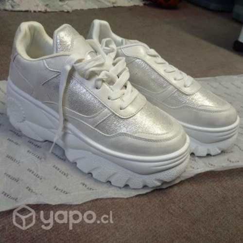 Zapatillas nuevas con plataforma