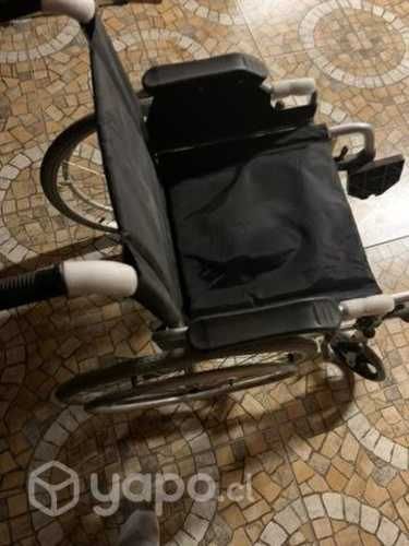 Silla de ruedas prácticamente nueva