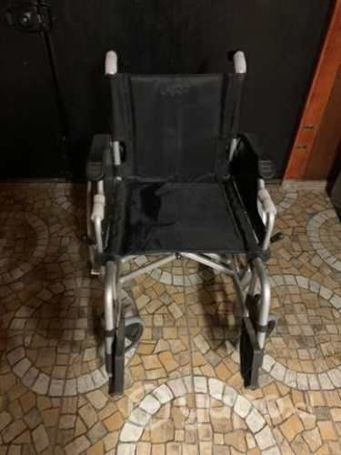 Silla de ruedas prácticamente nueva