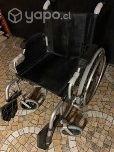 Silla de ruedas prácticamente nueva