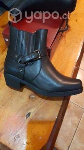 Botín eco cuero negro