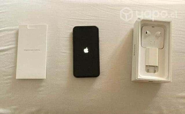 Apple iPhone XR 64 GB con cargador y audífonos