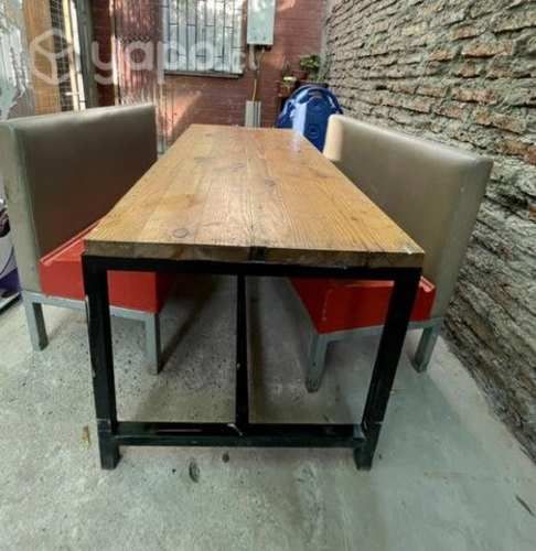 Mesa y butacas