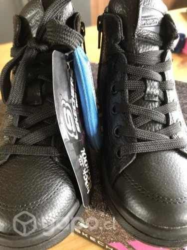 Botín de colegio nuevo Skechers
