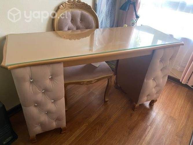 Mesa manicure con sillas