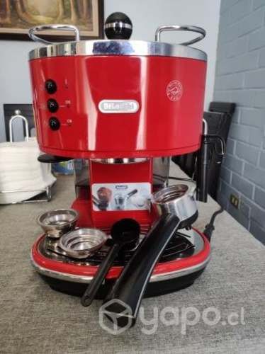 Cafetera Delonghi roja