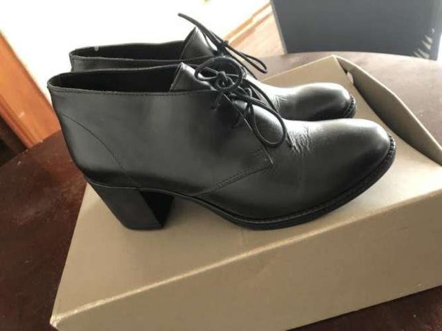 Zapato formal con Taco