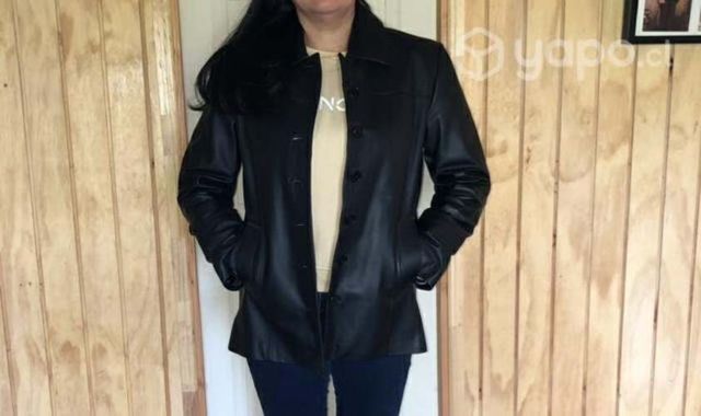 Hermosa chaqueta de cuero