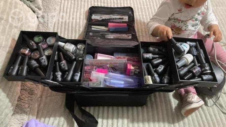 Maleta más sus implementos