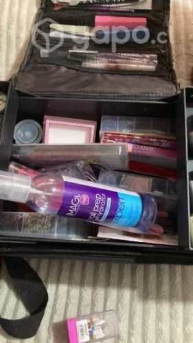 Maleta más sus implementos