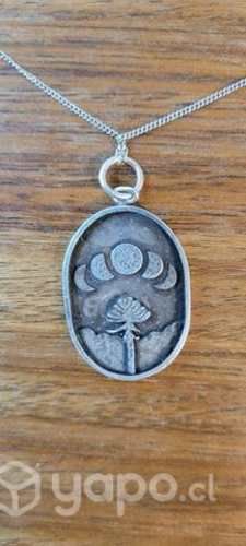 Collar de plata araucaria