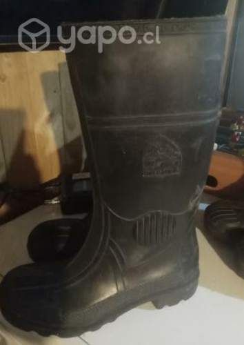 Botas negras de gomas