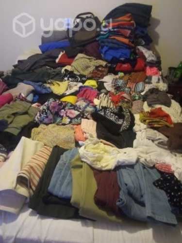 Lote de ropa usada. Más de 200 prendas