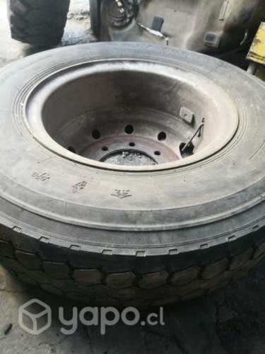 Llanta con neumatico para camión