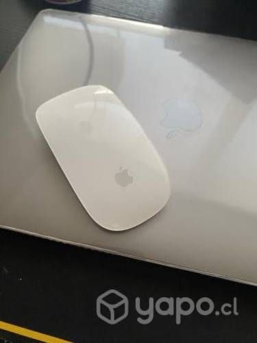 MacBook Air 2 meses de uso con mouse original
