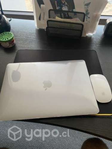 MacBook Air 2 meses de uso con mouse original
