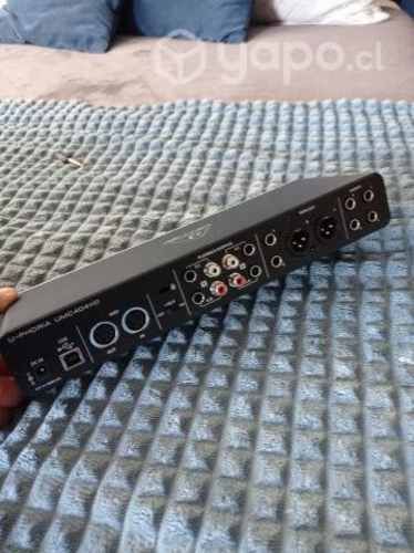 Interfaz de audio Behringer U-Phoria UMC404H