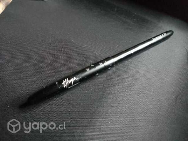 Pincel acrílico y primer acrílico