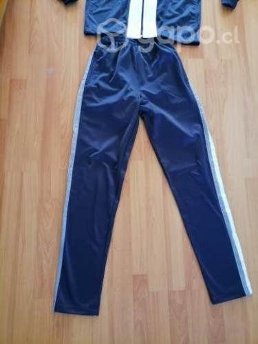 Buzo talla s de los Agustinos de Talca