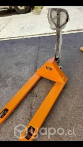 Transpaleta marca MK capacidad 3.000 kgs