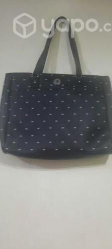 Cartera negra marca TOMMY HIGFIGER