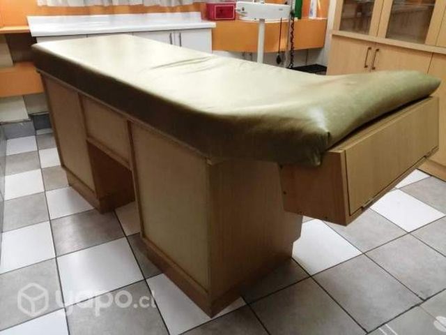 Camilla de examinacion con porta rollo