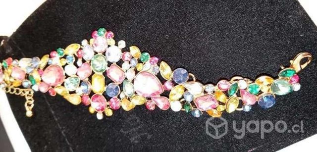 Brazalete con piedras