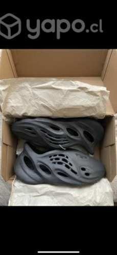 Yeezy foam runners onyx talla 12us