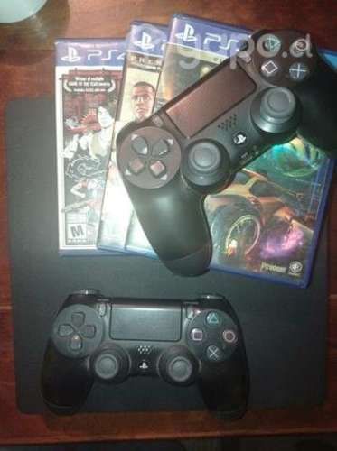 PS4 Slim 500GB + Disco duro de 1TB + 2 controles