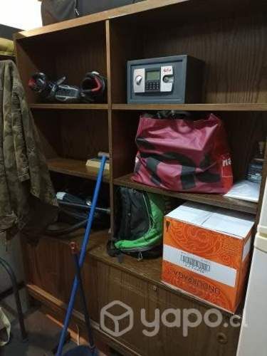 Biblioteca de muy buena calidad con puertas corred