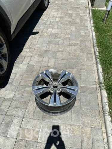 Llanta Veloster Premium más neumático aro 18