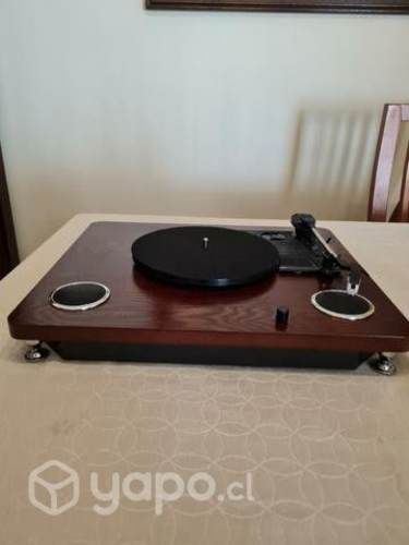 Tornamesa marca Ion con parlantes integrados