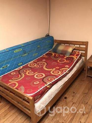 Cama colchón y velador