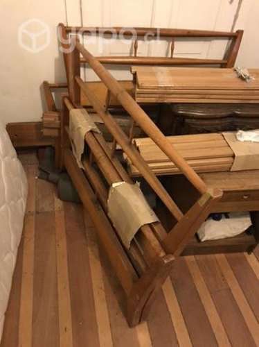 Cama de madera antigua