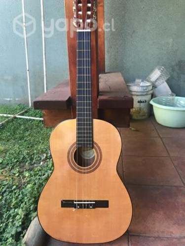 Guitarra marca Ibáñez casi nueva